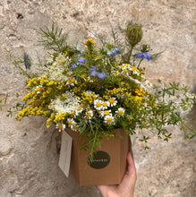 Įkelti vaizdą į galerijos rodinį, Gėlių krepšelis „Gėlių vaikas“