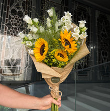 Įkelti vaizdą į galerijos rodinį, Puokštė „Aušra“