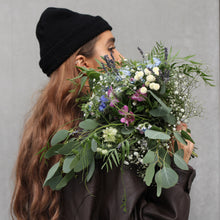 Įkelti vaizdą į galerijos rodinį, Gėlių krepšelis „Pašvaistės dangus“ - botanikas