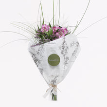 Įkelti vaizdą į galerijos rodinį, Puokštė „Paslaptinga elegancija“ - botanikas