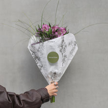 Įkelti vaizdą į galerijos rodinį, Puokštė „Paslaptinga elegancija“ - botanikas