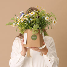 Įkelti vaizdą į galerijos rodinį, Gėlių krepšelis „Gėlių vaikas“ - botanikas
