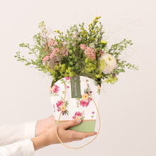 Įkelti vaizdą į galerijos rodinį, Gėlių krepšelis „Močiutės darželis“ - botanikas