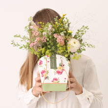Įkelti vaizdą į galerijos rodinį, Gėlių krepšelis „Močiutės darželis“ - botanikas
