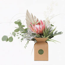 Įkelti vaizdą į galerijos rodinį, Gėlių krepšelis „Egzotikos įkvėpimas“