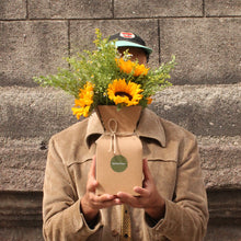 Įkelti vaizdą į galerijos rodinį, Gėlių krepšelis „Auksinis sodas“ - botanikas