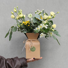 Įkelti vaizdą į galerijos rodinį, Gėlių krepšelis „Renesansas“ - botanikas
